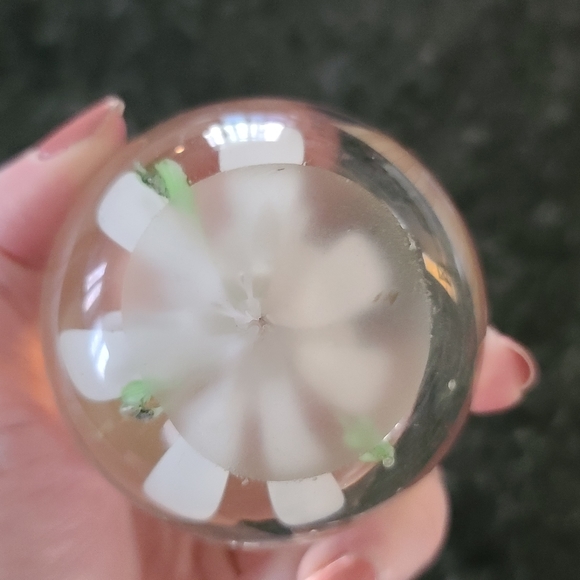 Vintage Floral Art Globe Paperweights Set of 3 - Picture 9 of 13